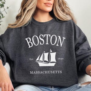 Boston Massachusetts Sweatshirt, Boston Crewneck, Varsity Style Crewneck, Boston Shirt, University Sweaters, Aesthetic Trendy Boston Gift