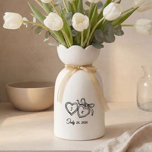 Personlig present till par, Anpassade initialer och datum, Dubbel hjärtrosettdesign, Förlovningsminnesdekor, Present till henne, Minnessak med hjärtrosettdesign