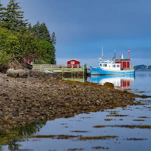 Isle Madame con barco de pesca, impresiones de Cabo Bretón, isla de Cabo Bretón, Louisbourg, arte mural de Nueva Escocia, fotos de Cabo Bretón.