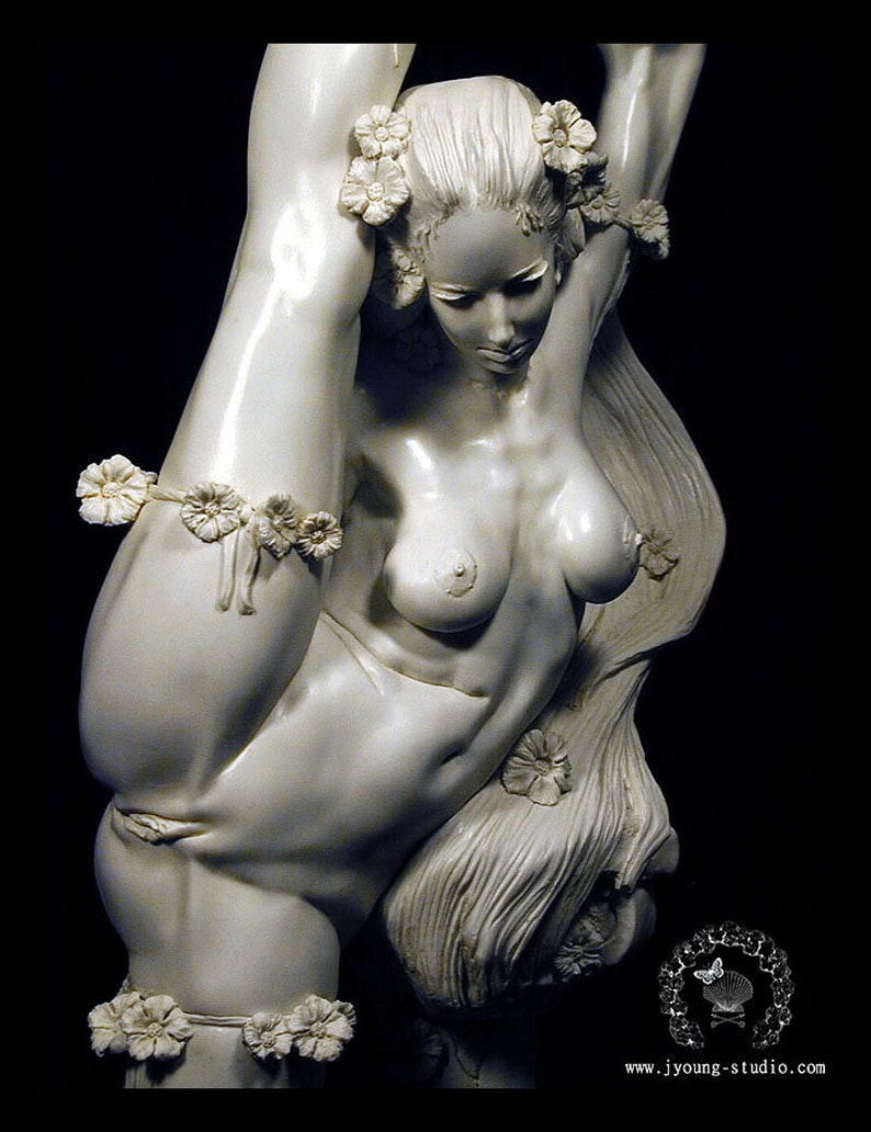 голая женская скульптура фото 1