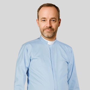 Himmelblaues Kleriker-Hemd für Herren und Damen mit Tonsure-Kragen und französischen Manschetten