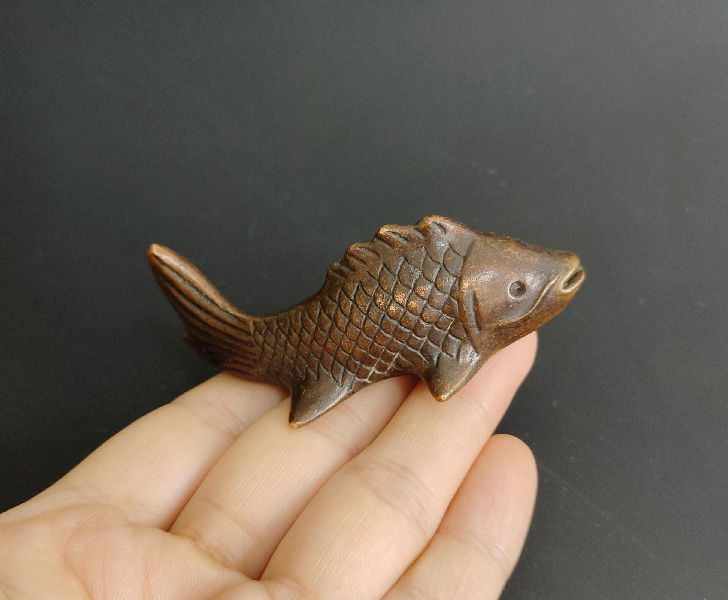 ヴィンテージブロンズ彫刻の魚の像 - Etsy 日本