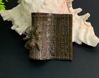 Estatua de araña tallada en bronce antiguo