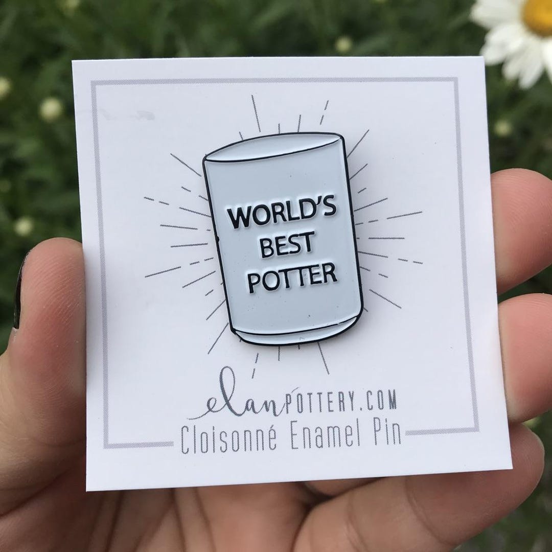 世界最高の陶芸家のエナメルピン - Etsy 日本