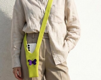 Pochette pour téléphone en tricot avec papillon | Sac bandoulière en crochet