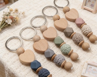 Porte-clés coeur en bois fait main, porte-clés perles au crochet bohème, breloque de sac minimaliste, cadeau pour elle