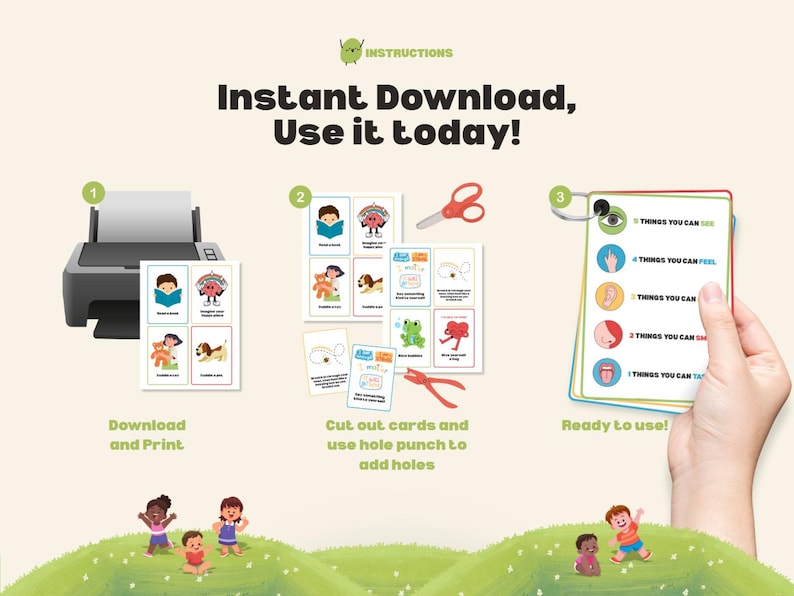 Op de afbeelding: Een educatieve afbeelding met de tekst "Direct downloaden, gebruik het vandaag nog!". Het toont een printer, uitgesneden kaarten en een hand die een kaartenset vasthoudt. De kaarten zijn om de vijf zintuigen te leren. Kinderen spelen in het gras.