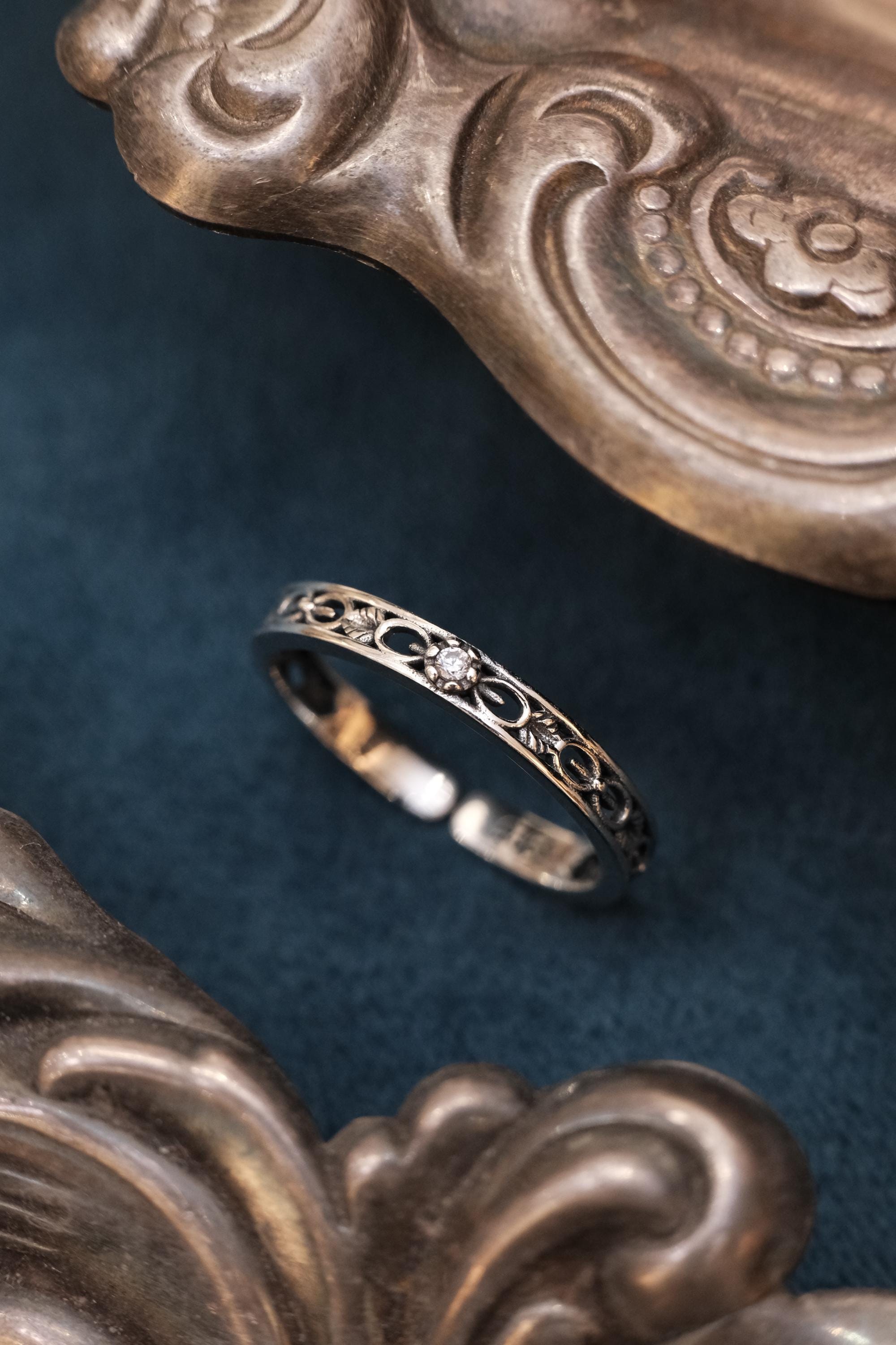 Bague Ancienne En Argent Massif - Style Traditionnel Antiquités - Occasion