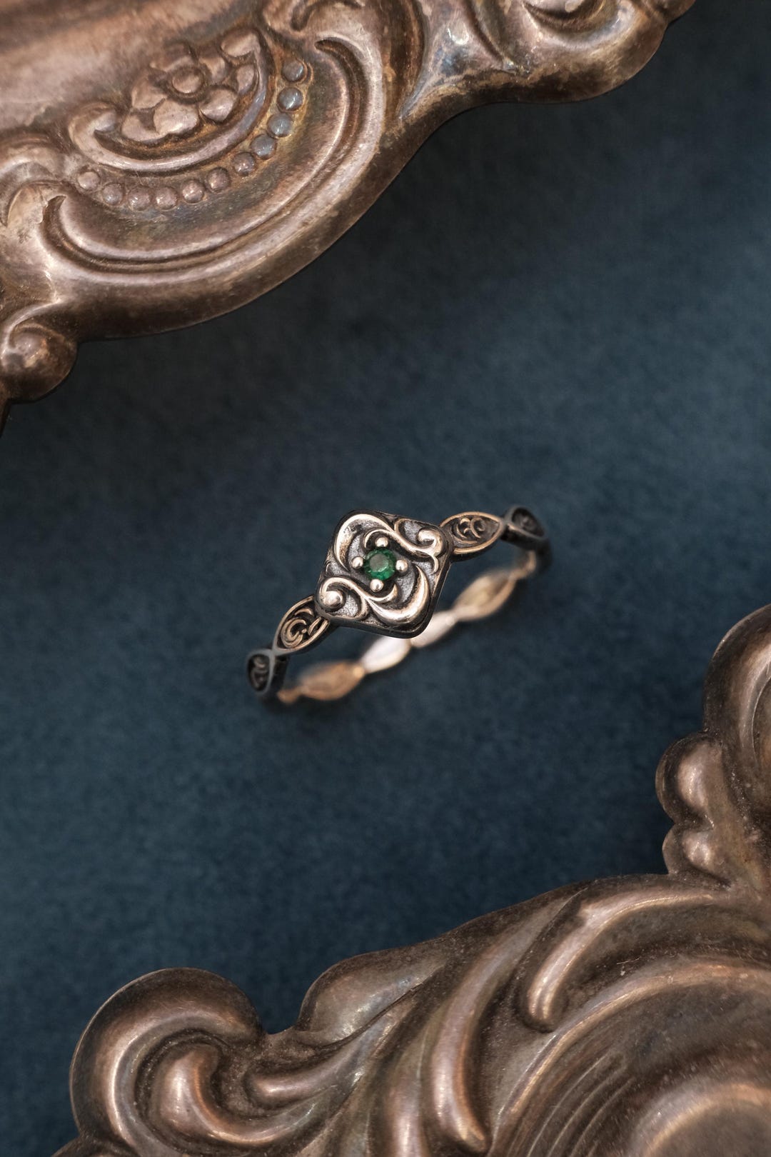 Vintage Embossed Sterling Silver Green Zircon Ring: Floral Vine Design, Adjustable Band - Etsy Japan