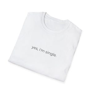 yes, i&#39;m single - Unisex t-shirt