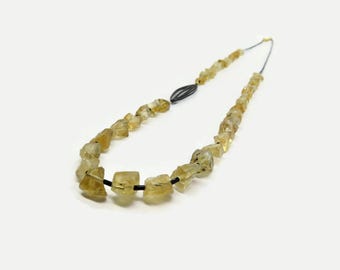 Collier long en citrine brute, argent oxydé, bijou contemporain en pierre précieuse, pièce unique