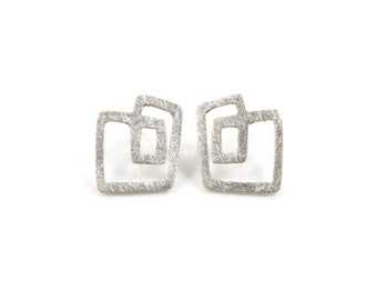 Pendientes Cortos Abstractos en Plata de Ley, Pendientes Botón Rectangular, Pendientes Pequeños Plata Cepillada, Pendientes de Diseño Único