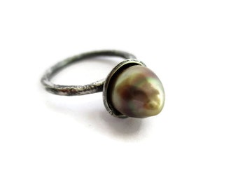 Tahiti Pearl Ring in silver, Organic Silver Ring with Tahitian Baroque Pearl, Unusual and Modern Pearl Jewelry, Contemporary Jewelry