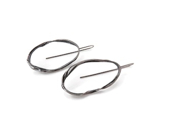 Pendientes Esculturales de Plata, Pendientes Grandes de Gancho en Plata, Pendientes Largos Texturizados, Joyas de Autor Hechas a Mano