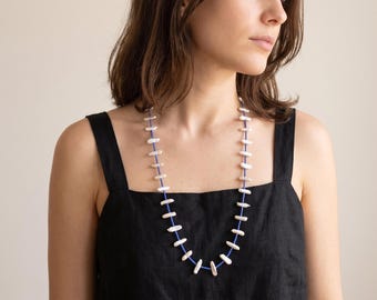 Collier long de perles Biwa avec perles Miyuki bleues, bijou de perles contemporain