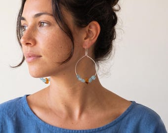 Grandes boucles d'oreilles créoles en argent ornées d'aigue-marine brute et d'ambre, bijoux modernes en pierres précieuses