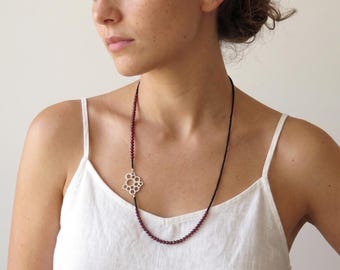 Collier long en perles de grenat avec pendentif en argent sterling, perles Miyuki, bijou contemporain en pierres précieuses