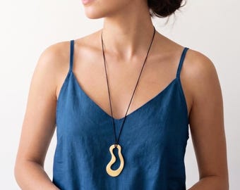 Grand pendentif en or biologique avec cordon réglable - Collier tendance moderne