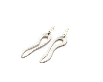Boucles d'oreilles à maillons en argent satiné biologique – Bijoux artistiques à porter