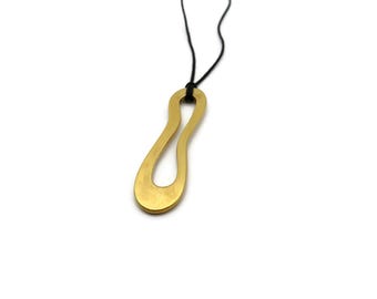 Pendentif en or satiné organique avec cordon réglable - Bijoux uniques en plaqué or