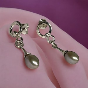 boucles d&#39;oreilles en perles d&#39;argent sterling, boucles d&#39;oreilles pendantes, boucles d&#39;oreilles uniques OOAK en perles grises faites main