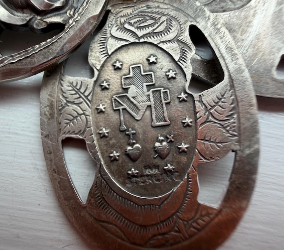3 Way Slide Roses Vintage Silver Catholic Medal View 5