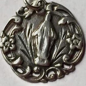 Vintage Art Nouveau Mother Mary Sterling Silver Medal Pendant - 18&quot; Rolo Chain