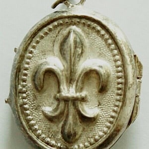 Vintage Fleur De Lis Reliquary Locket: Sterling Silver Religious Jewelry