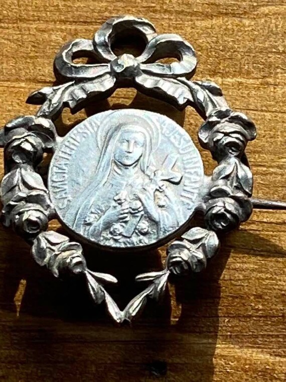 vintage religious brooch jesus Gem