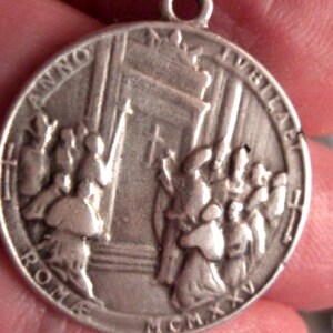 Vintage 1925 Pope XI Religious Medal: Sterling Silver Rolo Chain