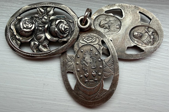 3 Way Slide Roses Vintage Silver Catholic Medal View 3