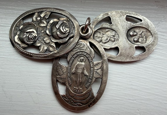 3 Way Slide Roses Vintage Silver Catholic Medal View 4