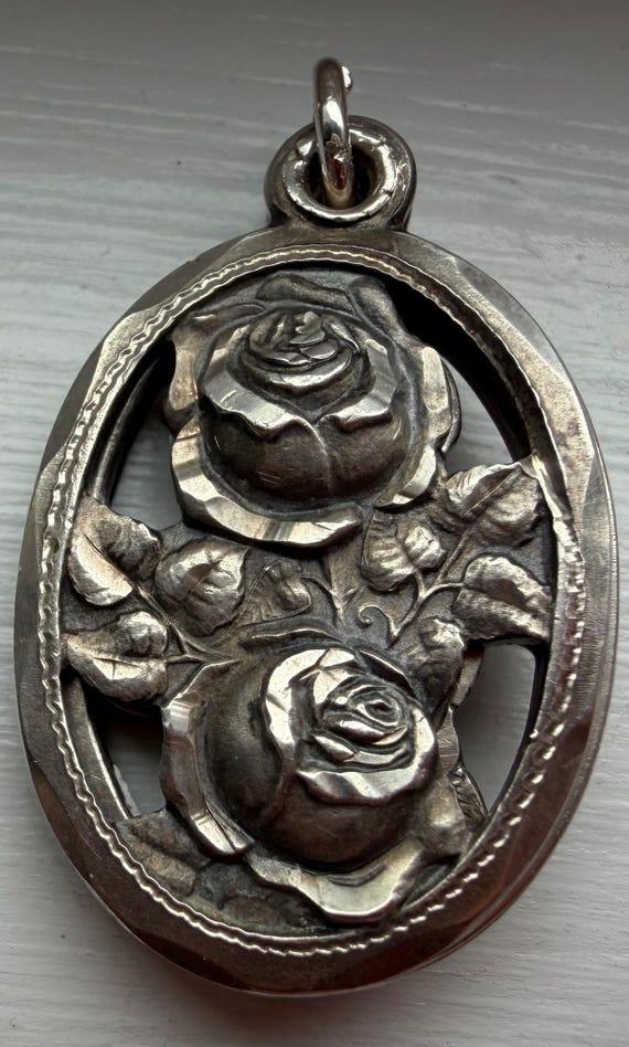 3 Way Slide Roses Vintage Silver Catholic Medal View 6