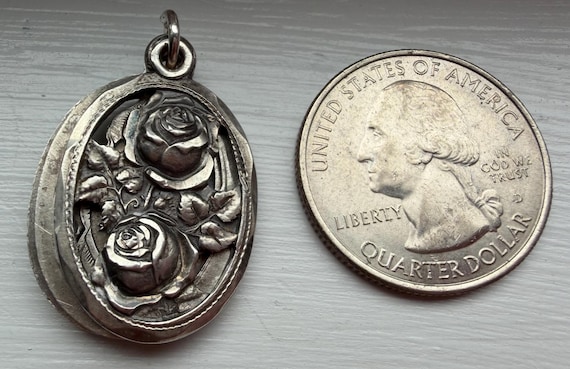3 Way Slide Roses Vintage Silver Catholic Medal View 2