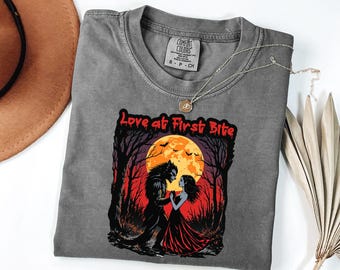 Retro Halloween Shirt: Werewolf & Vampire Dark Art Tee