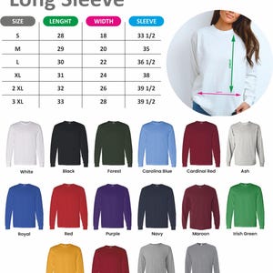 Puede incluir: Imagen de una camiseta de manga larga con una tabla de tallas y opciones de color. La tabla muestra medidas en pulgadas para tallas S a 3XL. Los colores disponibles incluyen blanco, negro, verde bosque y m&aacute;s. El texto dice "MAIN CHAR TEES Long Sleeve."