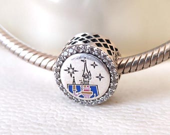 Charm con el logo del Castillo de Disneyland París en plata de ley, compatible con Pandora.