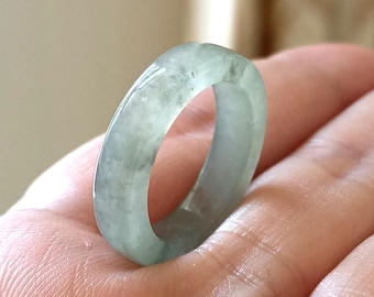 Anillo de jadeíta de Birmania: Gris francés de alto brillo, grado A sin tratar, 7 1/4 US