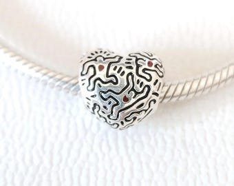 Charm de corazón con figuras humanas de líneas: Para pulseras de charms compatibles con Pandora, plata de ley.