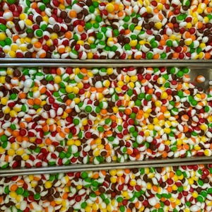 Crispy Rainbow Bites – Freeze-Dried Fruity Candy