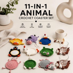 Può includere: Un set di 11 sottobicchieri all'uncinetto a forma di animali in vari colori, tra cui giallo, viola, blu, nero, rosa, verde e grigio. I sottobicchieri hanno la forma di animali come un'anatra, un pinguino e una tartaruga. Il testo "11-IN-1 ANIMAL CROCHET COASTER SET" è visualizzato.