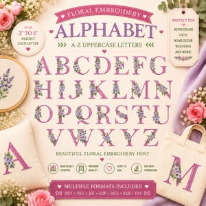 Może przedstawiać: Cyfrowy alfabet do haftu zawierający wielkie litery od A do Z ozdobione fioletowymi i różowymi motywami kwiatowymi. Tekst głosi Floral Embroidery Alphabet, A-Z Uppercase Letters oraz Beautiful Floral Embroidery Font, wysokość od 5 do 13 cm.