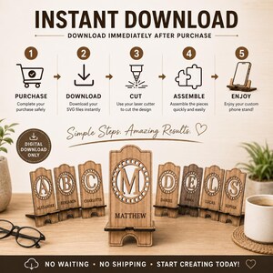Puede incluir: Una gu&iacute;a de descarga digital para un soporte de tel&eacute;fono de madera cortado con l&aacute;ser que muestra cinco pasos: compra, descarga, corte, montaje y uso. Debajo, se muestran varios soportes de madera grabados con letras y nombres.