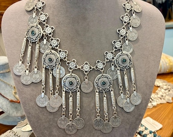 Collar de moneda de plata antigua: joyería bohemia de piedra verde otomana