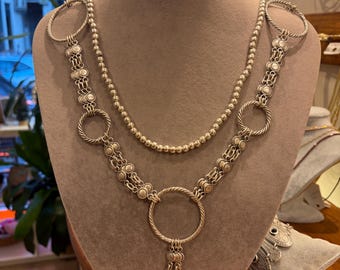 Collar circular de plata estilo bohemio hecho a mano: cadena tribal larga en capas
