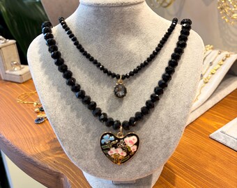 Collar doble con combinación de flores y corazones negros, cuentas de piedra de regalo