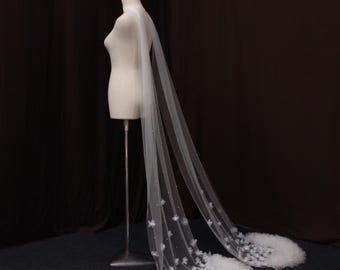 AZ14/ Mantella da sposa floreale 3D con bordi arricciati / Mantella lunga in tulle avorio / Velo trasparente lungo fino alla cattedrale / Elegante coprispalle da sposa rimovibile