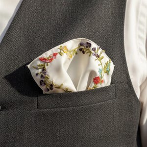 AZ29| Handbroderad blommig näsduk, bröllopsnäsduk för brudgummen, sidennäsduk, blommig näsduk, present till honom
