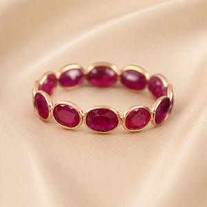 Anneau de rubis ovale en or massif 14 carats, alliance serti clos, pierre de naissance empilable de juillet