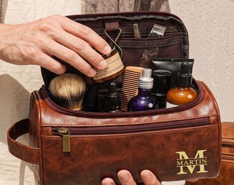 Personalized Men's Leather Toiletry Bag, Handmade Engraved Travel Dopp Kit, Groomsmen Gift, Best men Proposal Gift, Anniversary Gift for Him